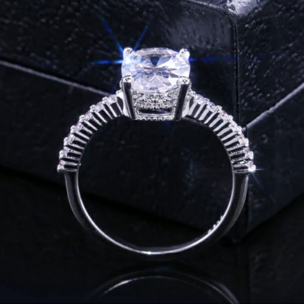 New Silver Oval Ring - Picture 2 of 6